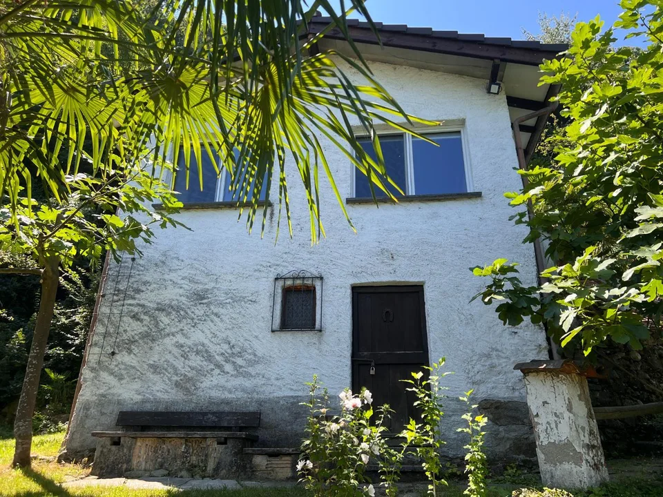 2.5 Zimmer Rustico mit 12535 m2 Umschwung / rustico di 2 1/2 locali...