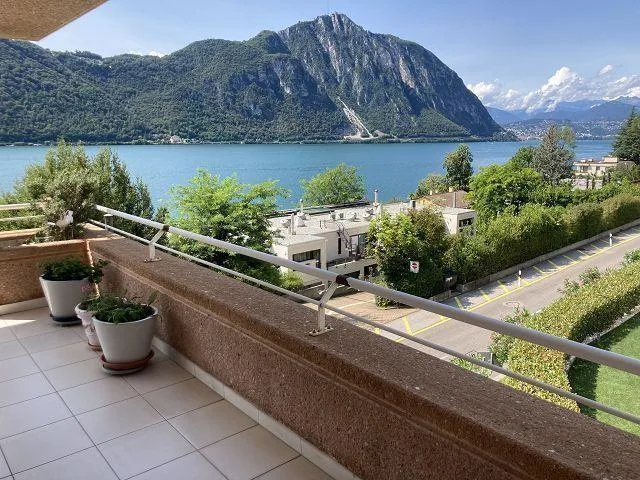 4 1/2-Zimmer-Attikawohnung mit tollem Seeblick und Aussenpool / app...