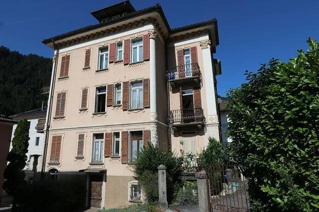 4 ½ Zimmer-Wohnung im 2. OG/ appartamento di 4 1/2 locali nel secon...
