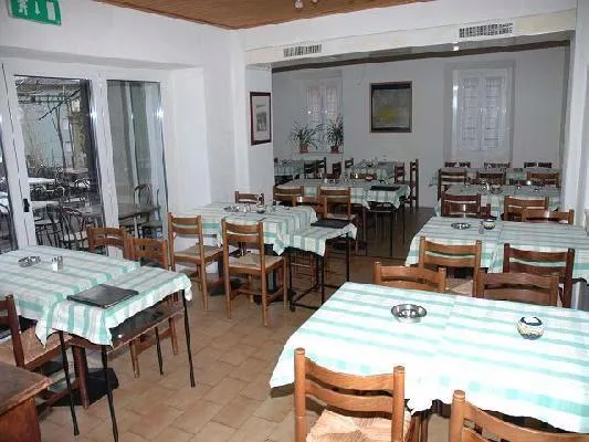 Restaurant mit 250 Plätzen und 2-Familienhaus