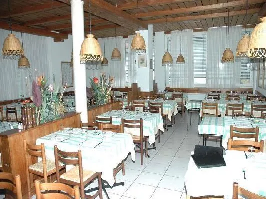 Restaurant mit 250 Plätzen und 2-Familienhaus