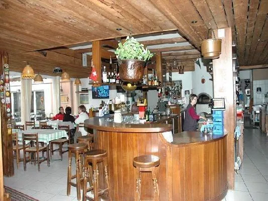 Restaurant mit 250 Plätzen und 2-Familienhaus