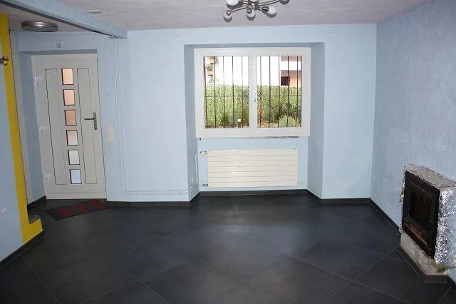 4 1/2-Zimmer-Dorfhaus mit Sitzplatz / casa di 4 1/2 locali nel nucl...