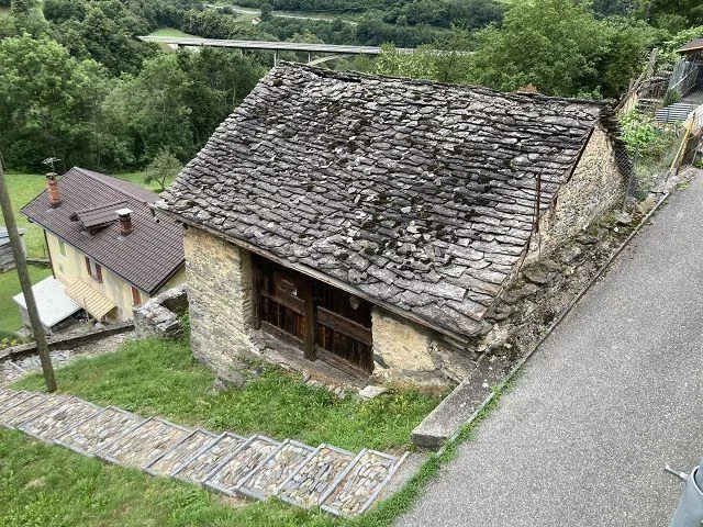 rustico da ristrutturare con cortile e bella vista / Rustico zum Au...