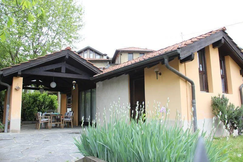 Bungalow mit 35 m2 Wohnfläche und kleiner Garten / Bungalow con 35 ...