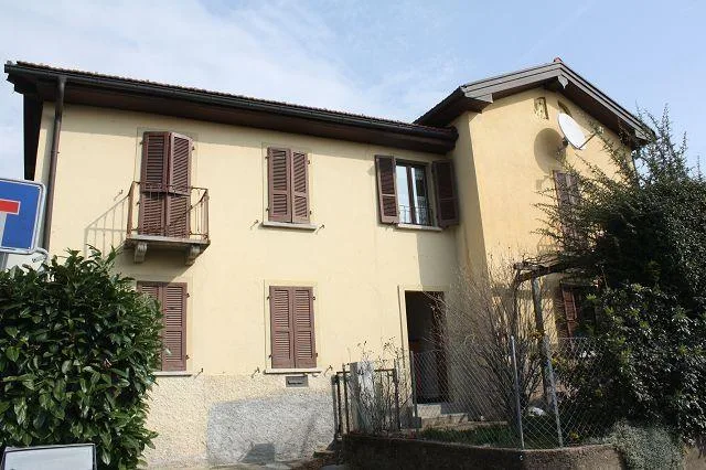 4 1/2-Zimmer-Einfamilienhaus mit Garten  / casa di 4 1/2 locali con...
