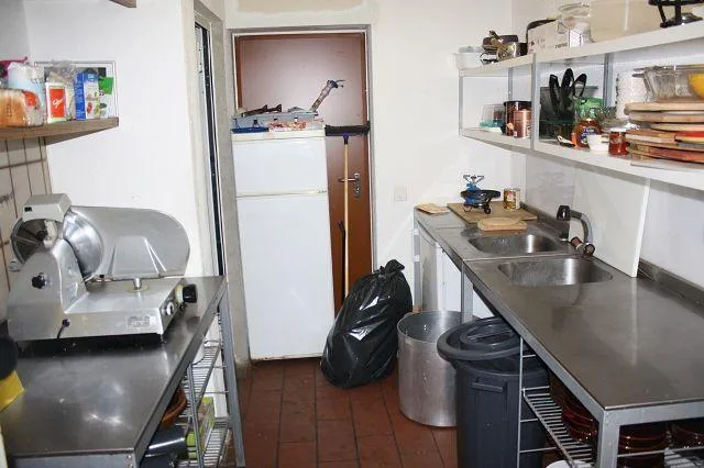 Restaurant mit Dachwohnung – Foto 9 von 17