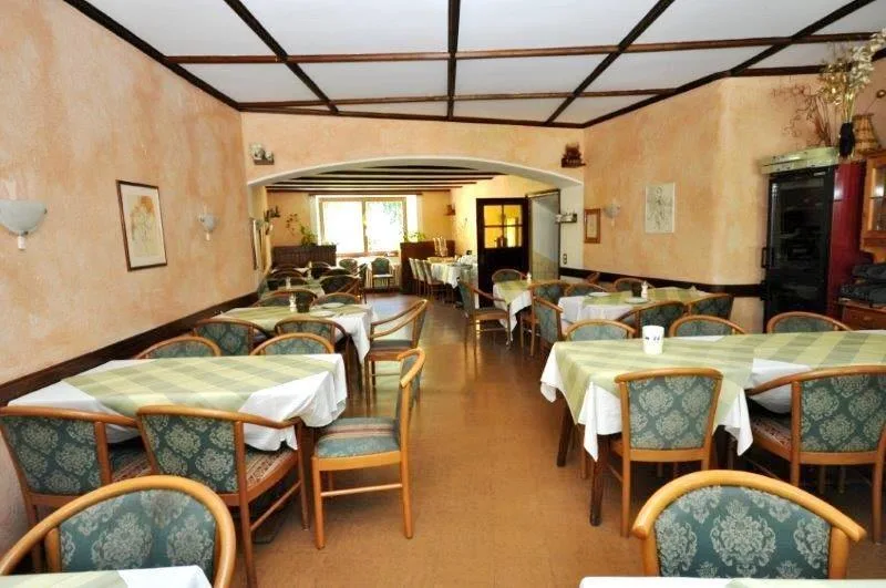 Historisches 18 Zi. Hotel mit Restaurant und Bar, Garten und großer... – Foto 8 von 11