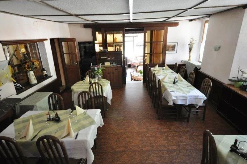 Historisches 18 Zi. Hotel mit Restaurant und Bar, Garten und großer... – Foto 7 von 11