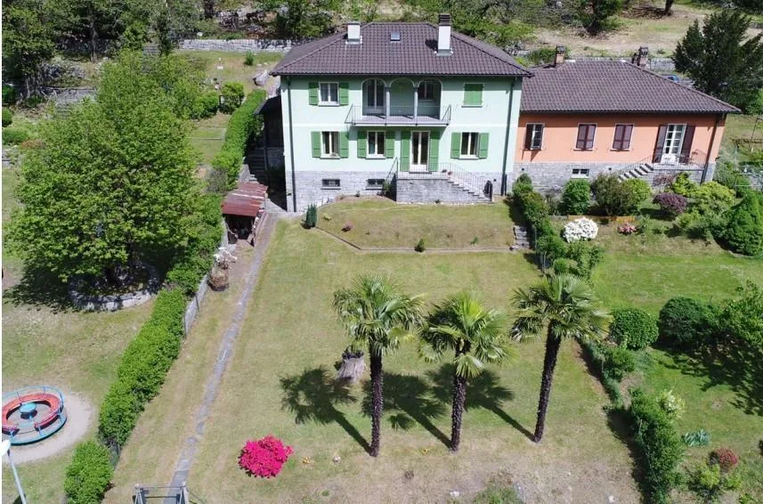 Casa 2 livelli con giardino in posizione molto soleggiata, tranquil...