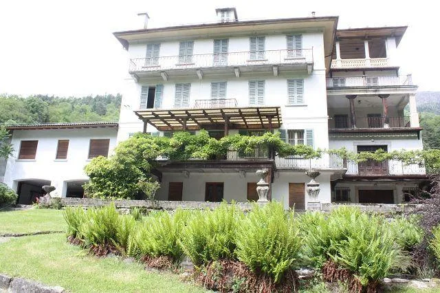 20-Zimmer-Villa und 3-Familienhaus mit Park