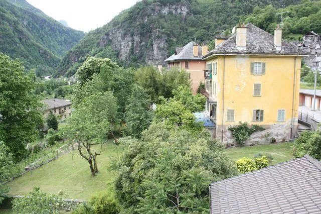 20-Zimmer-Villa und 3-Familienhaus mit Park