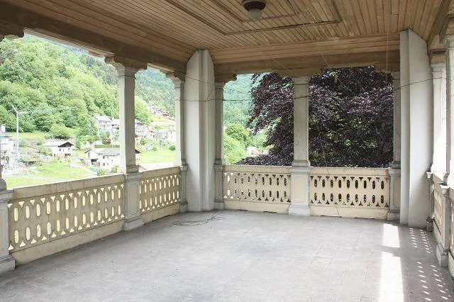 20-Zimmer-Villa und 3-Familienhaus mit Park – Foto 24 von 29