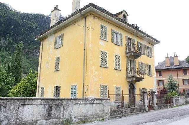 20-Zimmer-Villa und 3-Familienhaus mit Park