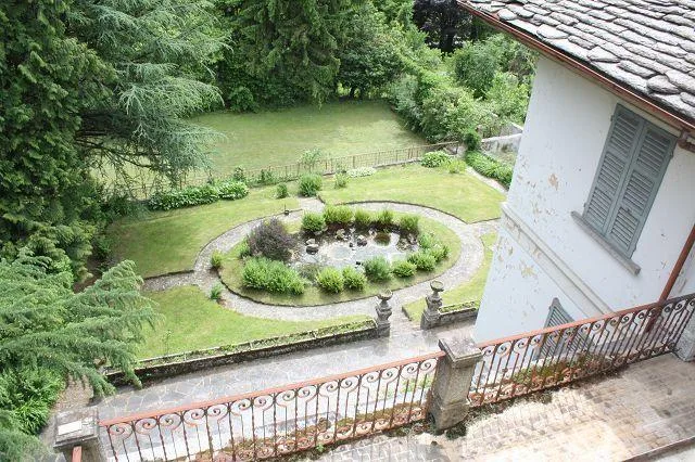 20-Zimmer-Villa und 3-Familienhaus mit Park – Foto 27 von 29