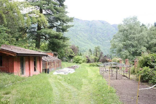 20-Zimmer-Villa und 3-Familienhaus mit Park – Foto 28 von 29