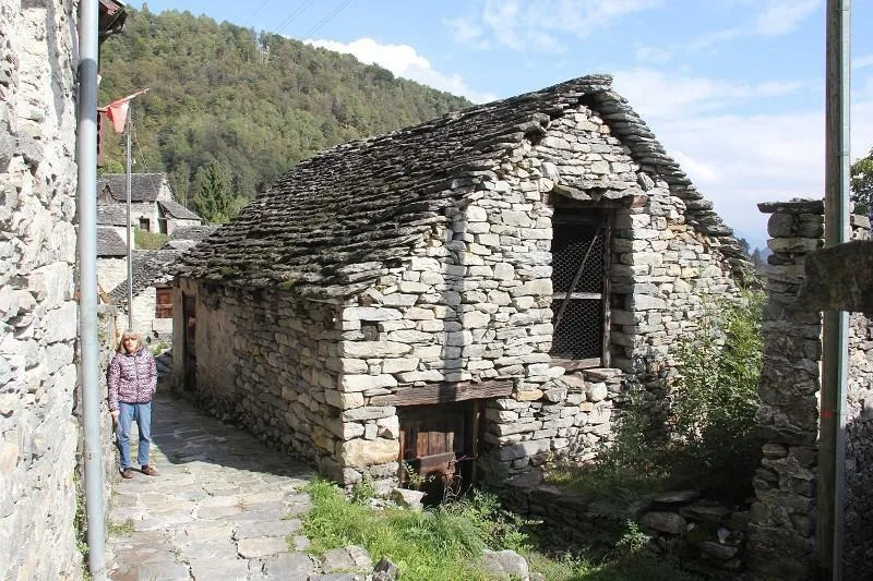 3-Zimmer-Rustico zum Ausbauen mit herrlichem Ausblick