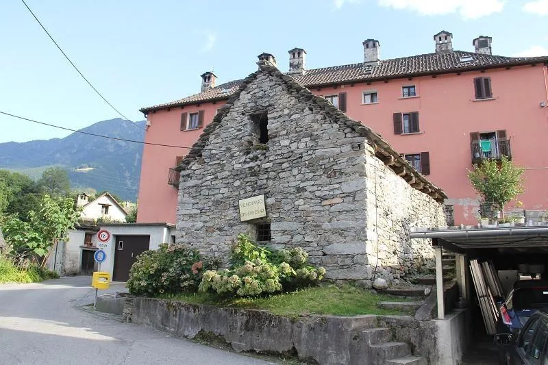 2-Zimmer-Rustico zum Ausbauen im Dorfzentrum
