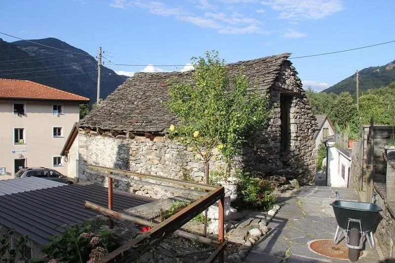 2-Zimmer-Rustico zum Ausbauen im Dorfzentrum