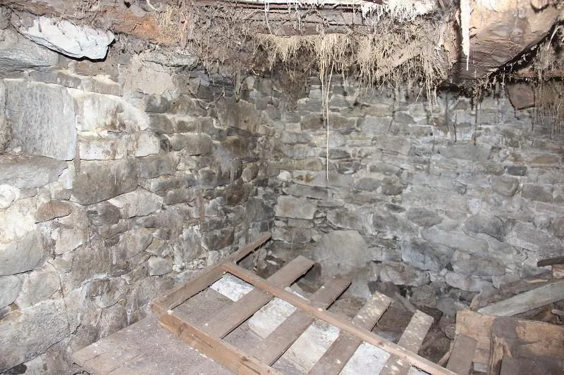 2-Zimmer-Rustico zum Ausbauen im Dorfzentrum – Foto 6 von 8