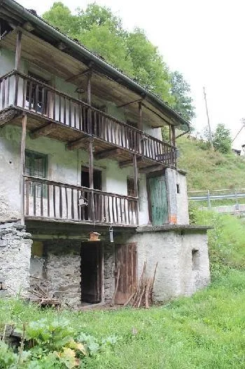 Tessinerhaus zum Ausbauen mit Umschwung / casa ticinese da ristrutt...
