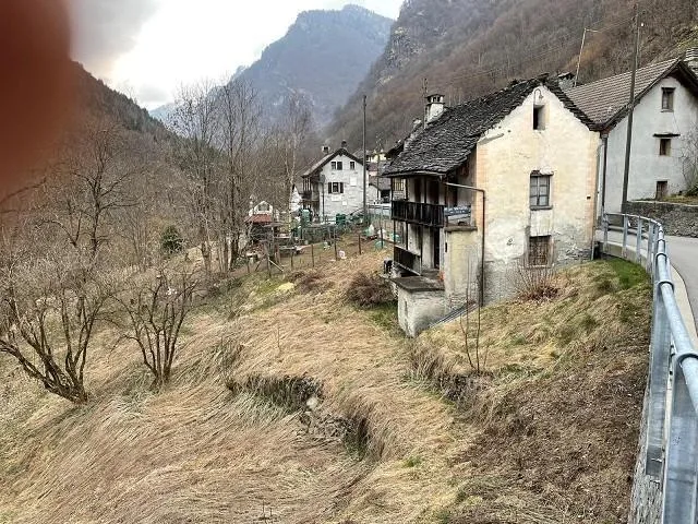 Tessinerhaus zum Ausbauen mit Umschwung / casa ticinese da ristrutt...