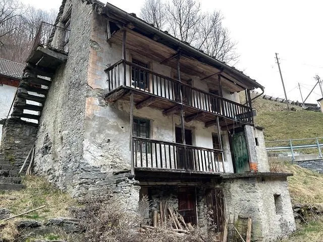 Tessinerhaus zum Ausbauen mit Umschwung / casa ticinese da ristrutt...