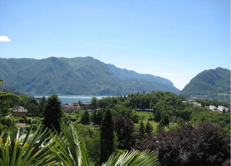 Villa con piscina immersa nel verde  - Savosa