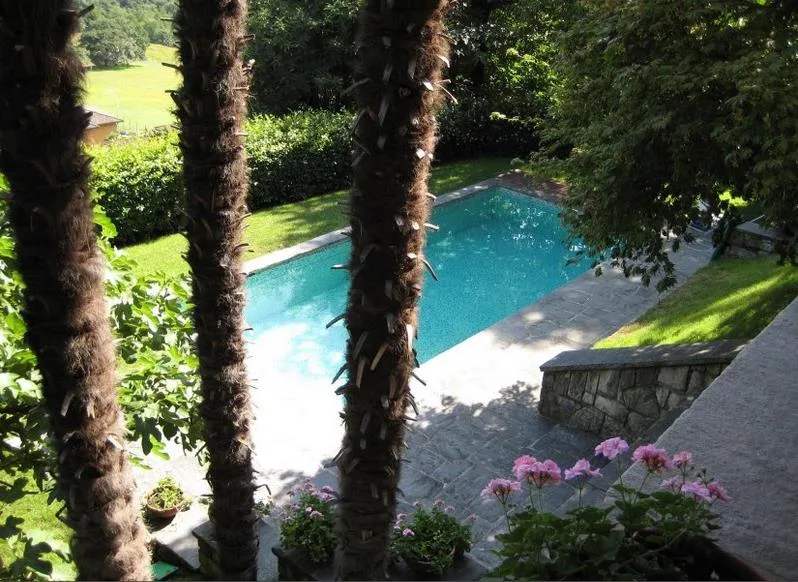 Villa con piscina immersa nel verde  - Savosa