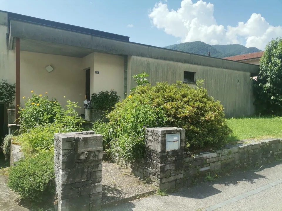 bungalow-villetta di 5 1/2 locali con giardino / 5 1/2-Zimmer-Bunga...