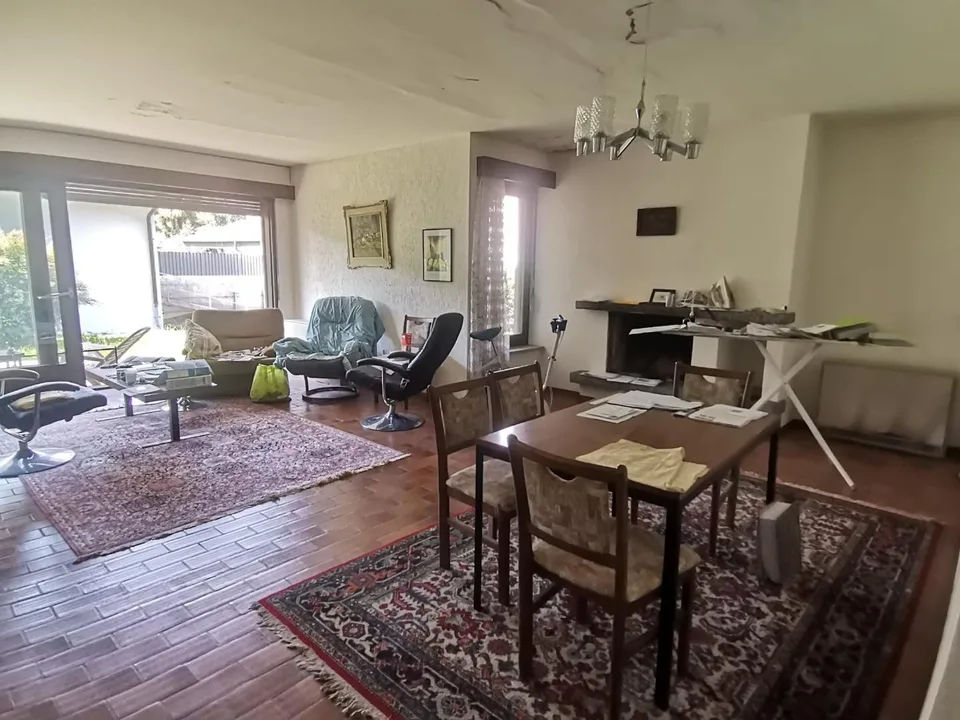 bungalow-villetta di 5 1/2 locali con giardino / 5 1/2-Zimmer-Bunga...