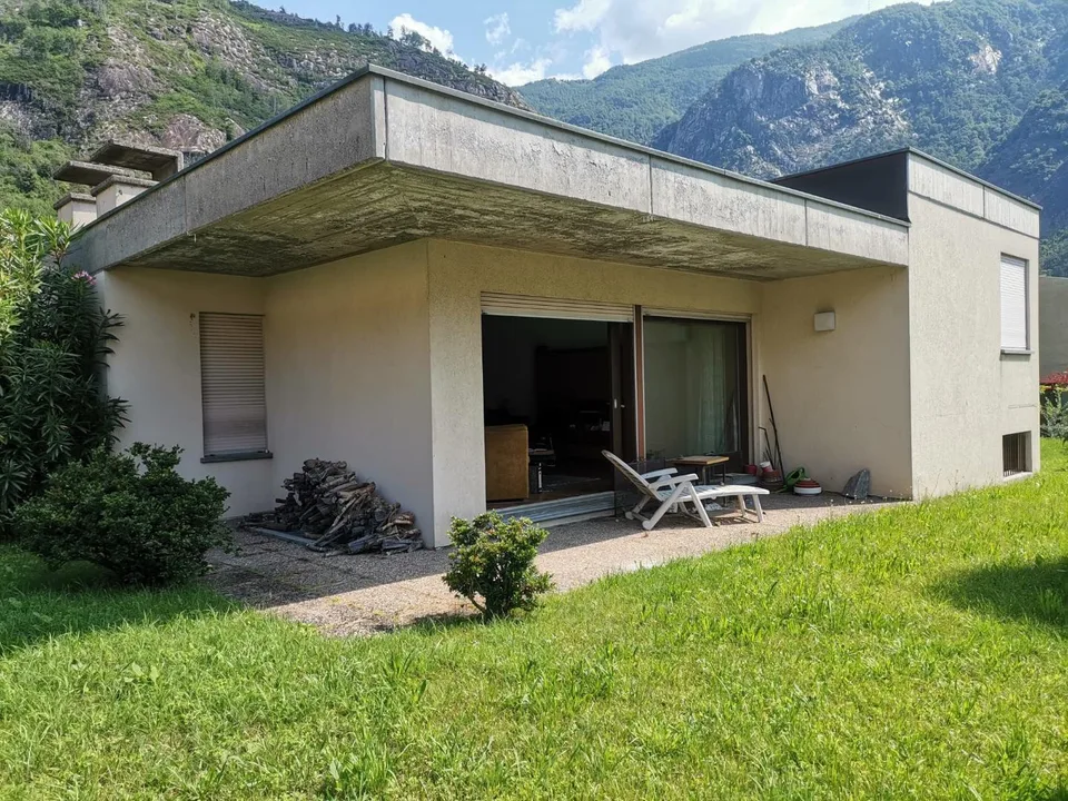 bungalow-villetta di 5 1/2 locali con giardino / 5 1/2-Zimmer-Bunga...