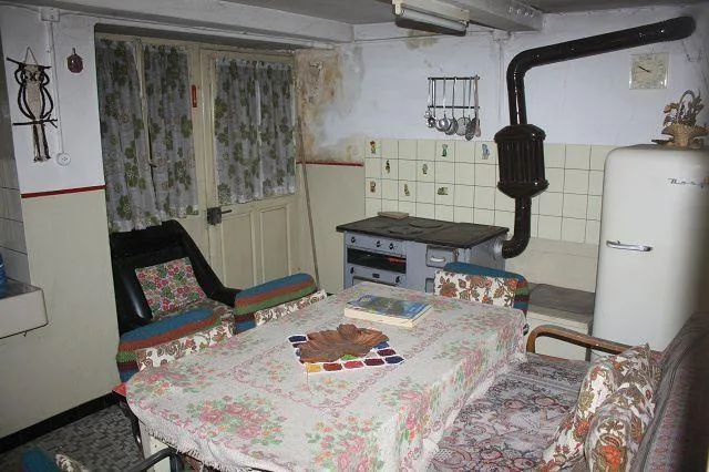 4 1/2-Zimmer-Dorfhaus zum Ausbauen / casa nel nucleo di 4 1/2 local...