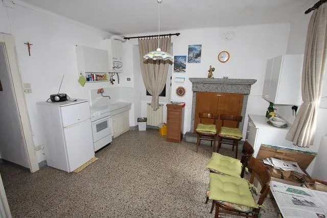 3 1/2-Zimmer-EG-Wohnung mit Aussicht in Italien / appartamento di 3...
