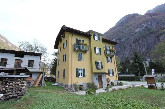 3 1/2-Zimmer-EG-Wohnung mit Aussicht in Italien / appartamento di 3...