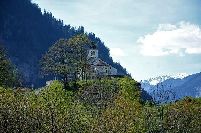 Baulandgrundstück von 1069 m2 an sehr ruhiger, sonniger Lage / terr...