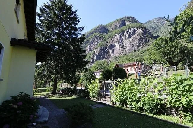 2-Familienhaus mit zwei 4 Zimmer-Wohnungen mit grossem, schönem Gar... – Foto 25 von 30