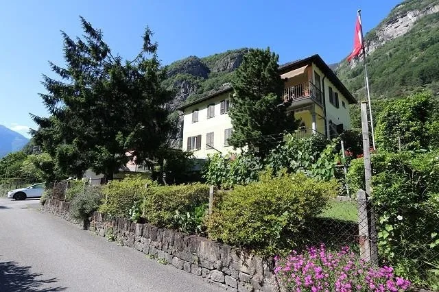 2-Familienhaus mit zwei 4 Zimmer-Wohnungen mit grossem, schönem Gar... – Foto 30 von 30