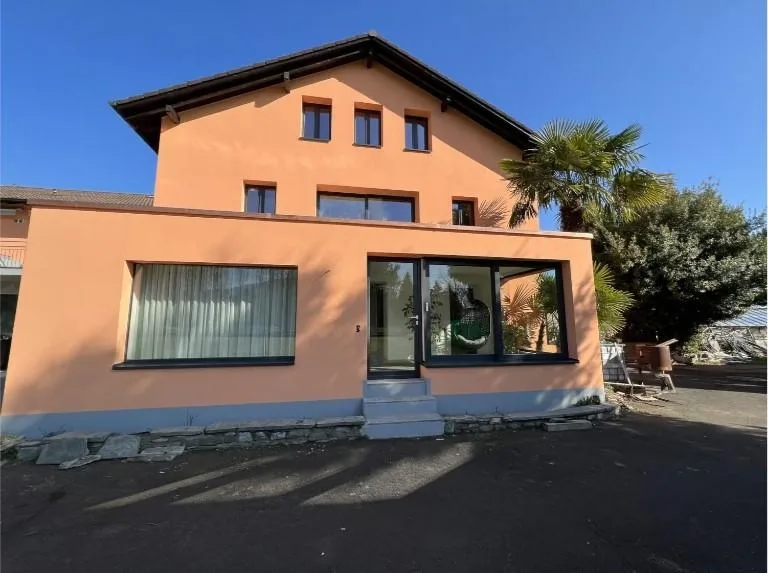 3 1/2-Zimmer-Wohnung mit Wintergarten neu renoviert Nähe Golfplatz ...