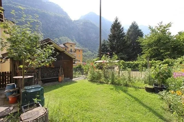 5 1/2-Zimmer-Wohnung im obersten Stock mit Garten und Pergola / app... – Foto 11 von 15