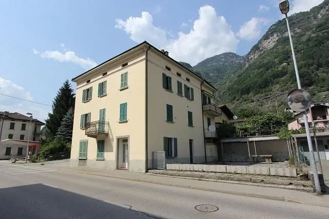 5 1/2-Zimmer-Wohnung im obersten Stock mit Garten und Pergola / app...