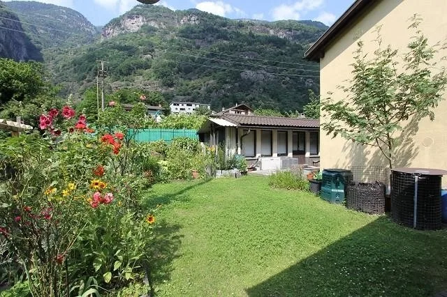 5 1/2-Zimmer-Wohnung im obersten Stock mit Garten und Pergola / app... – Foto 12 von 15