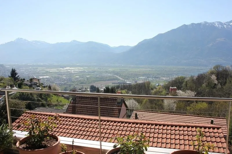 5 1/2-Zimmer-Villetta mit Aussichtsterrassen, Garten und Weitsicht – Foto 13 von 26