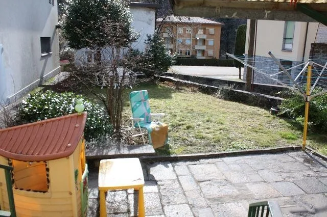 3-Familienhaus mit Gartensitzplatz / casa di 3 appartamenti con gia...