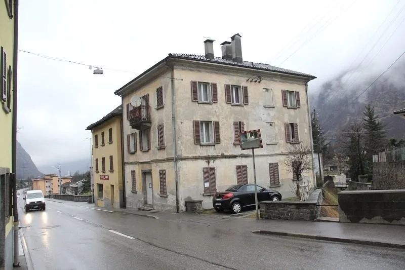 3-Familienhaus mit Gartensitzplatz / casa di 3 appartamenti con gia... – Foto 13 von 13
