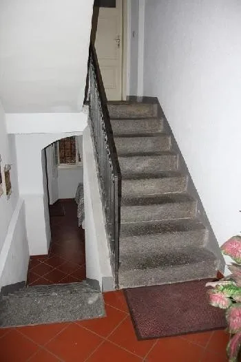 3-Familienhaus mit Gartensitzplatz / casa di 3 appartamenti con gia... – Foto 10 von 13