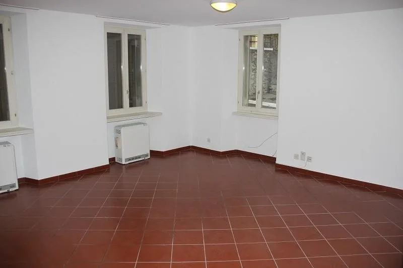 3-Familienhaus mit Gartensitzplatz / casa di 3 appartamenti con gia...