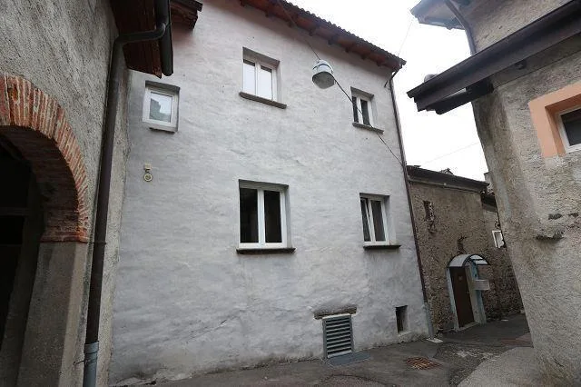 5 1/2-Zimmer-Dorfhaus mit 4 Aussenparkplätze / casa di 5 1/2 locali...