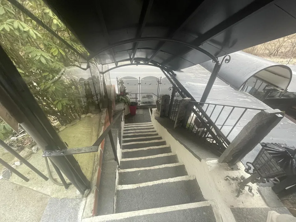 Grottenrestaurant mit Sommerterrassen und renoviertem 5-Zimmer-Rust... – Foto 16 von 30