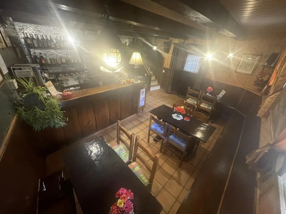 Grottenrestaurant mit Sommerterrassen und renoviertem 5-Zimmer-Rust...